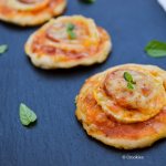Pizzettes, mini-pizzas chorizo chèvre - © Crookies
