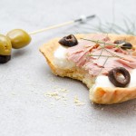 Tartelette thon en conserve, mozzarella et olives noires - Photo © Crookies