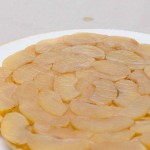 Tarte tatin aux pommes et sirop d'érable sur une base de pâte sablée - © Crookies